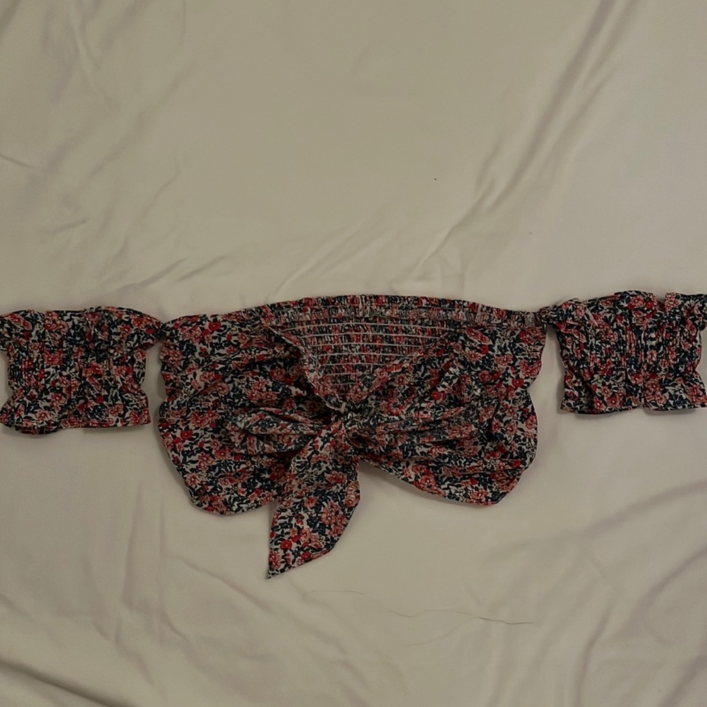ADORABLE crop top. Perfect condition.
